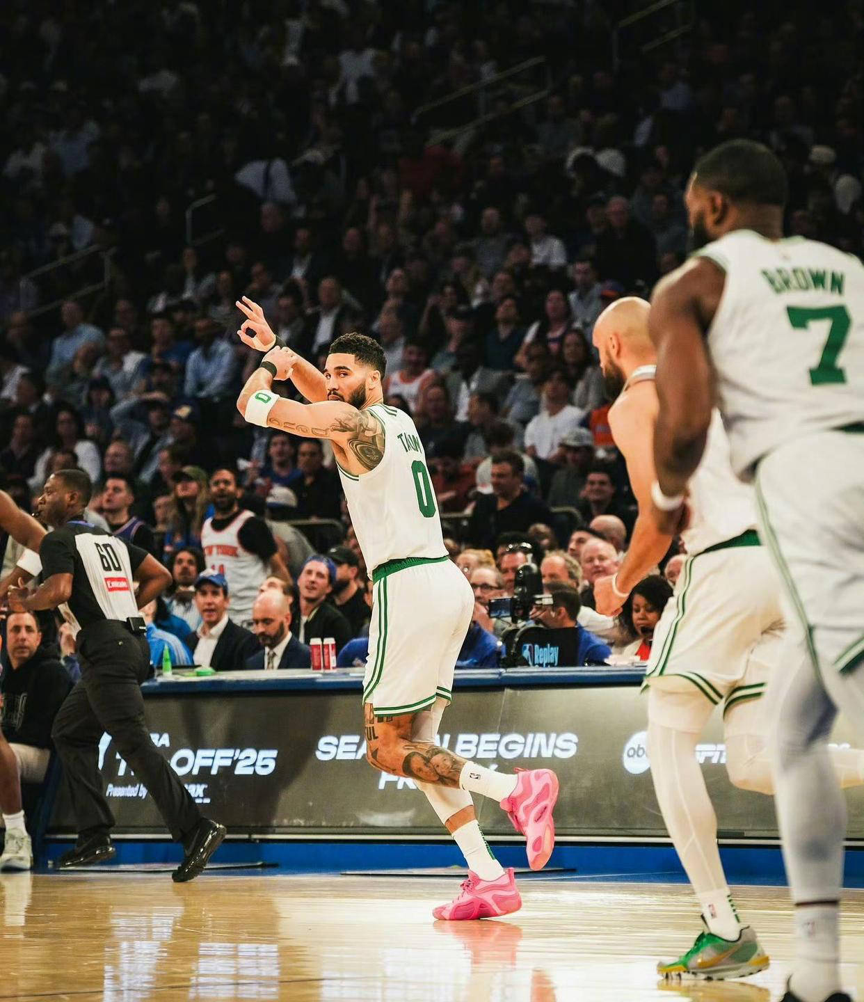 爱游戏网页-马龙强势横扫塔图姆晋级半决赛,状态火热!的简单介绍