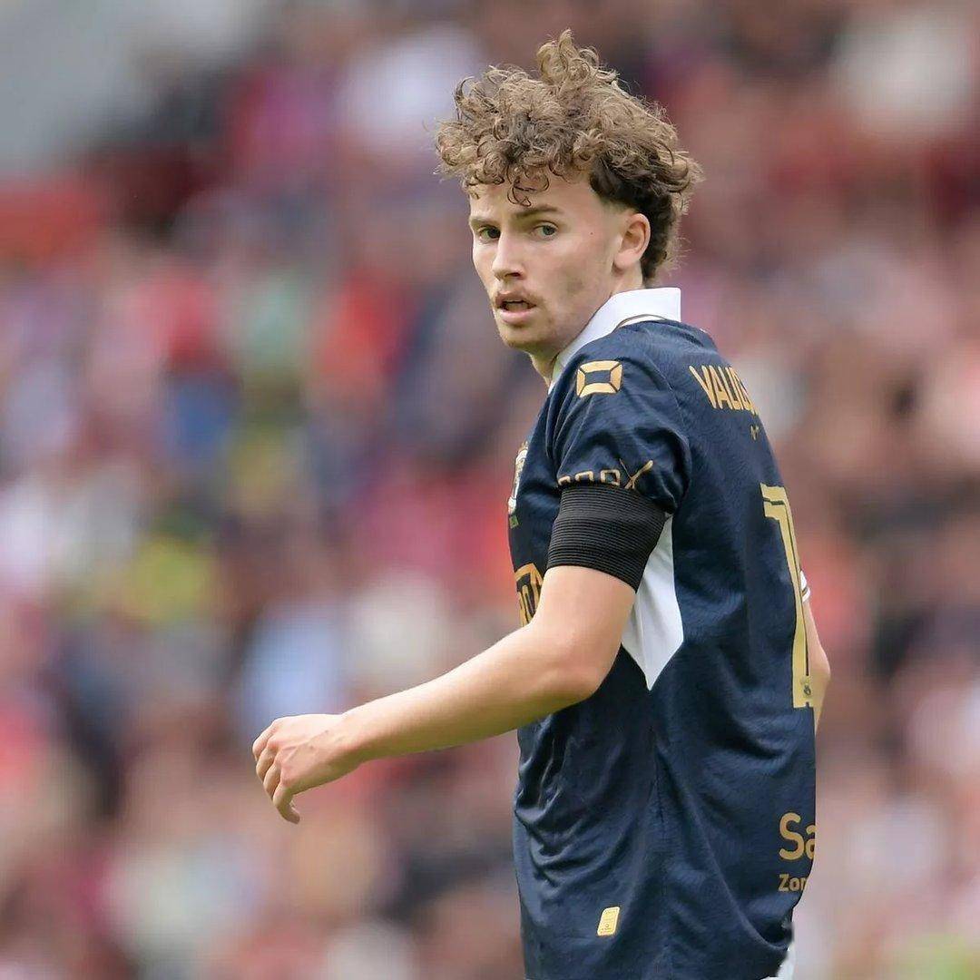 西汉姆迎荷甲关键赛,转会期远射贴柱,气氛紧张,资深球员宣示担当 西汉姆迎荷甲关键赛,转会期远射贴柱,气氛紧张,资深球员宣示担当